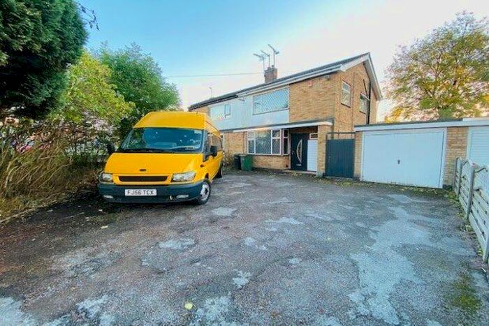 3 Bedroom Semi-Detached House To Rent In Kensington Drive, Wigston LE18