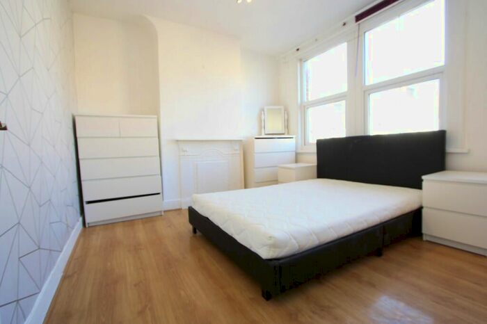 2 Bedroom Terraced House To Rent In Marian Road, London, SW16