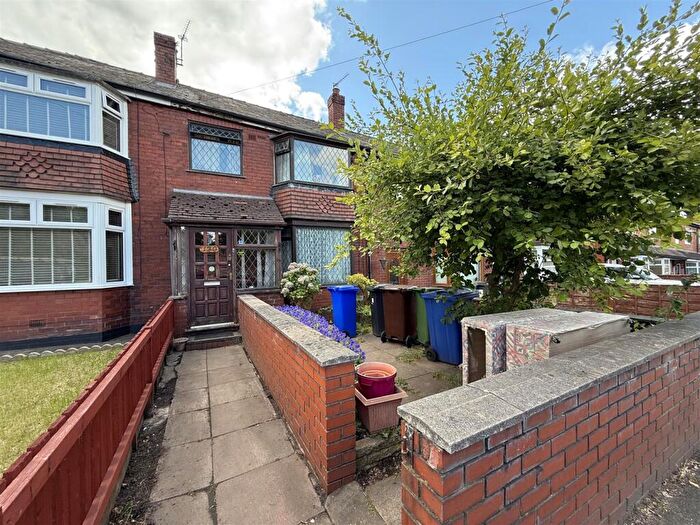 3 Bedroom Terraced House For Sale In Clarendon Road, Hyde, SK14