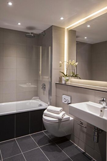 2 Bedroom Apartment To Rent In Burlington House Tariff Street, M1