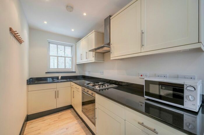 2 Bedroom Flat To Rent In Atherstone Mews, London, SW7