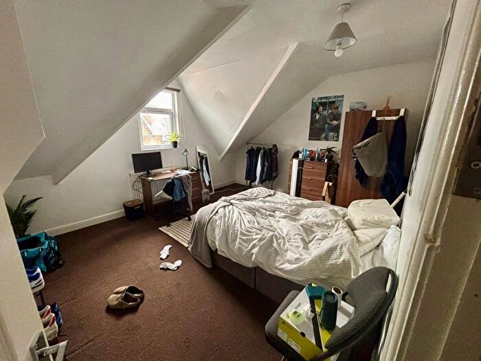 7 Bedroom Terraced House To Rent In Chestnut Avenue, Hyde Park, Leeds, LS6