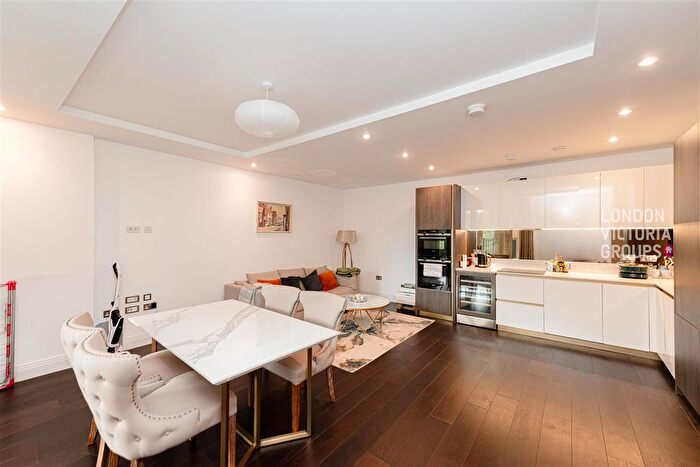 2 Bedroom Flat To Rent In Atkinson Close, London, SW20