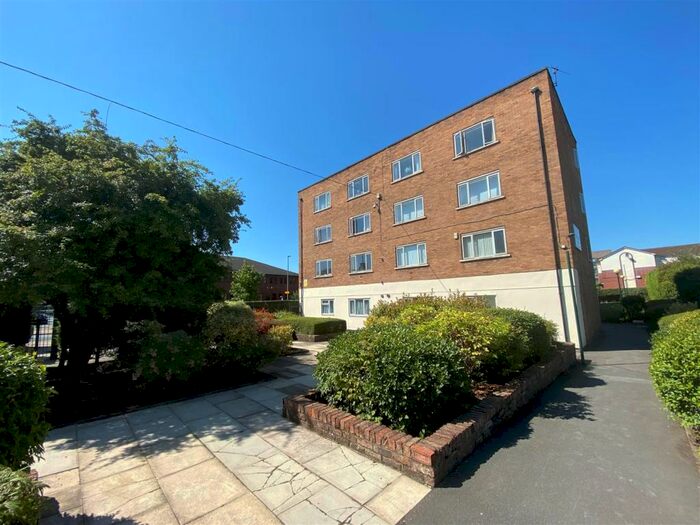 3 Bedroom Apartment To Rent In Wearhead Row, Eccles New Road, M5