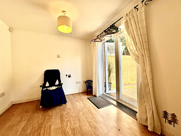 4 Bedroom Town House To Rent In Padstow Close, Orpington, Kent, BR6