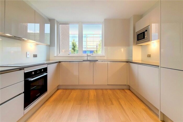 3 Bedroom Flat To Rent In Greyhound Parade, Wimbledon Grounds, London, SW17