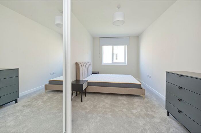 1 Bedroom Flat To Rent In Iris House, Plum Mews, Springfield Parkside, Tooting, SW17