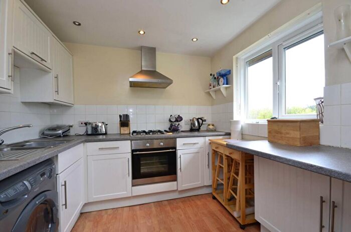 2 Bedroom Flat To Rent In Laburnum Close, Friern Barnet, London, N11