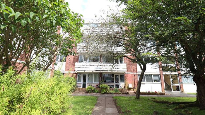 2 Bedroom Flat To Rent In Petworth Court, Bath Road, Reading, RG1