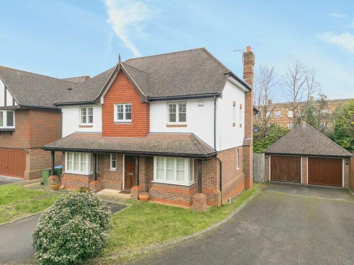 5 Bedroom Property To Rent In Hurst Road, East Molesey, KT8