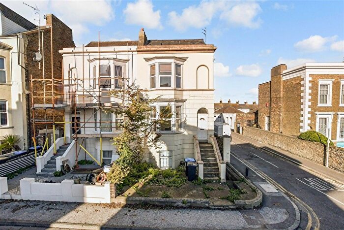 2 Bedroom Flat For Sale In West Cliff Road, Ramsgate, Kent, CT11