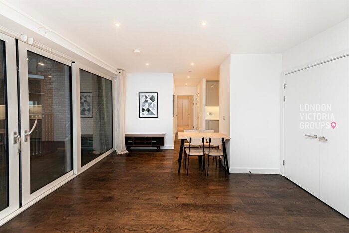 2 Bedroom Apartment To Rent In Tarling House, Walworth Square, London, SE17