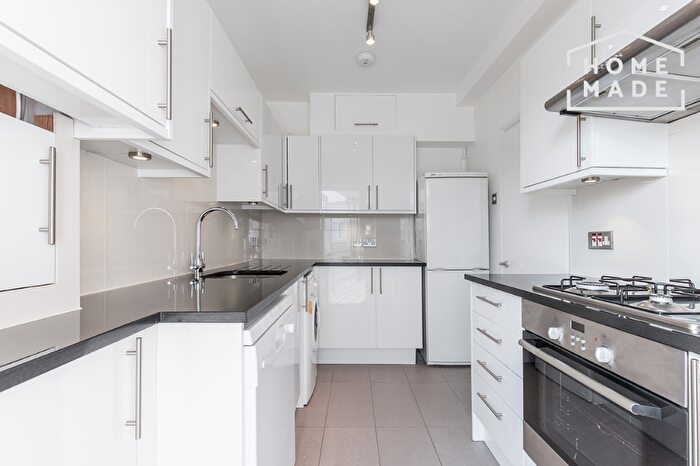 4 Bedroom Flat To Rent In Willesden Lane, NW2
