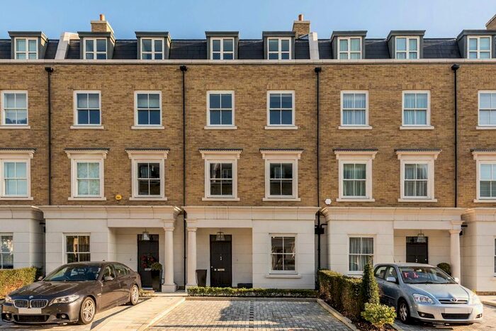 5 Bedroom Property To Rent In Egerton Drive, TW7