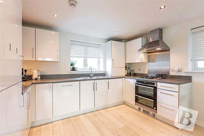 2 Bedroom Flat For Sale In Meadfarm Close, Romford, RM3