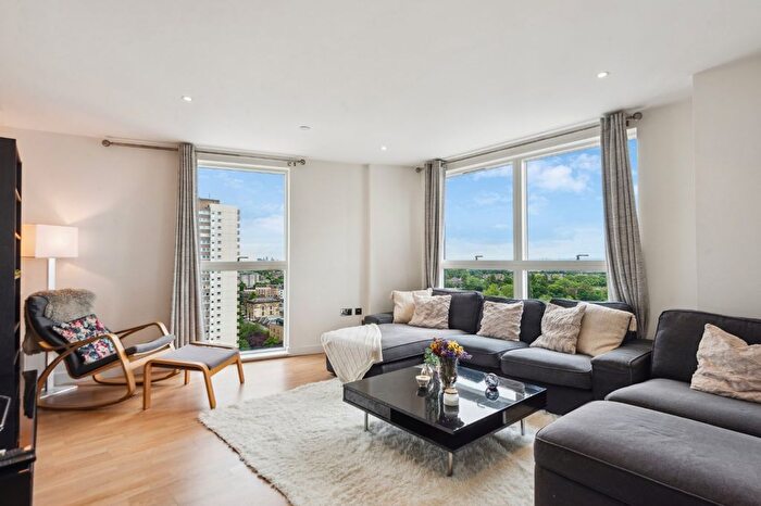 3 Bedroom Flat To Rent In Hyperion Tower, Pump House Crescent, TW8