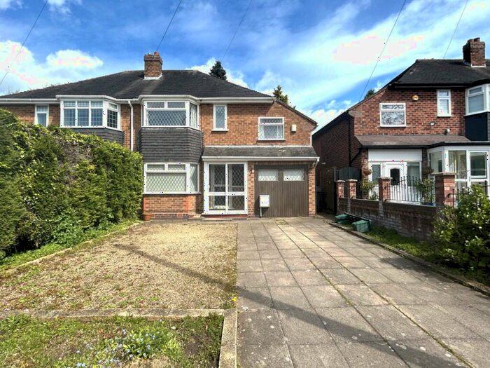 3 Bedroom Semi-Detached House To Rent In Russell Bank Road, Sutton Coldfield, B74