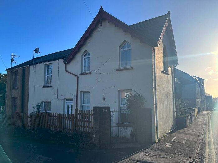 3 Bedroom Terraced House To Rent In George Street, Pontypool, NP4