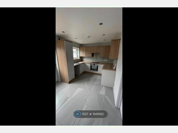 3 Bedroom Terraced House To Rent In Llys Road, Oswestry, SY11