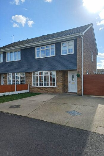 3 Bedroom Semi Detached House For Sale In Plymouth Road, Scunthorpe, DN17