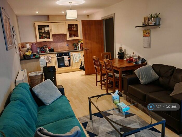 2 Bedroom Flat To Rent In Eccles New Road, Manchester, Salford, M5