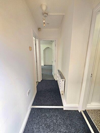 1 Bedroom Flat To Rent In Elsmore Road, Followfield, Manchester, M14