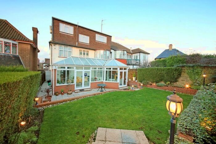 7 Bedroom House To Rent In Bridge Lane, NW11