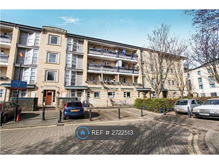 3 Bedroom Flat To Rent In Riverside Gardens, Bath, BA1