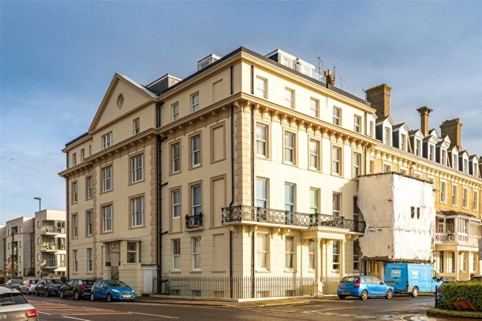 2 Bedroom Flat For Sale In Heene Terrace, Worthing, West Sussex, BN11