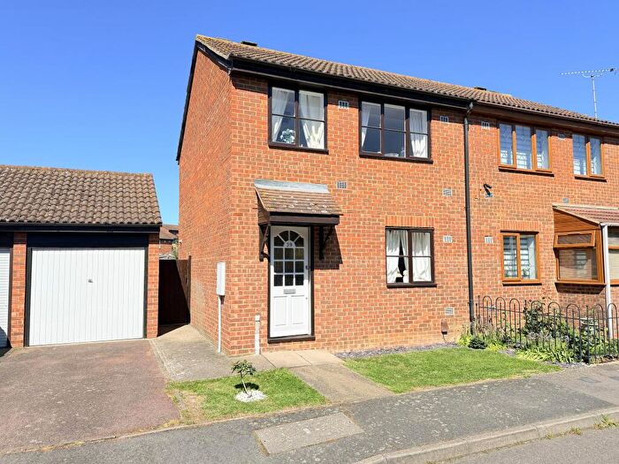 3 Bedroom Semi-Detached House For Sale In Crest Avenue, Grays, RM17