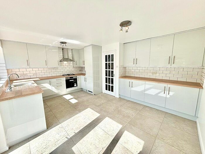 4 Bedroom Town House To Rent In Sylvan Road, Wanstead, E11