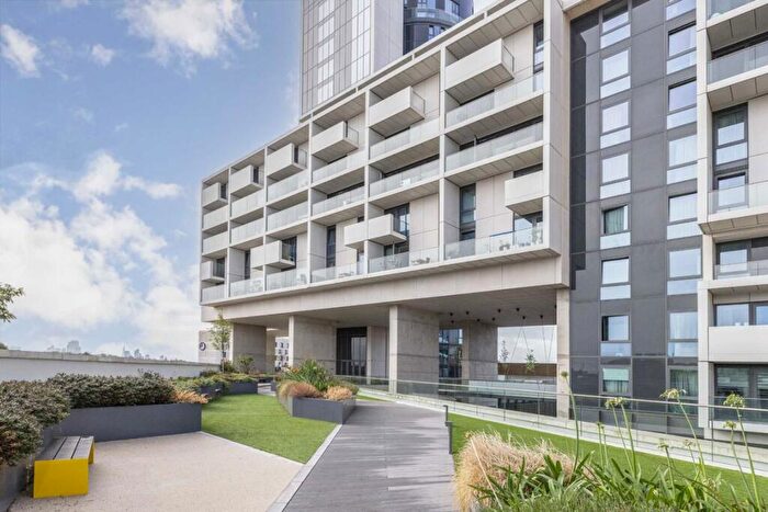 3 Bedroom Flat To Rent In City North Place, London, N4