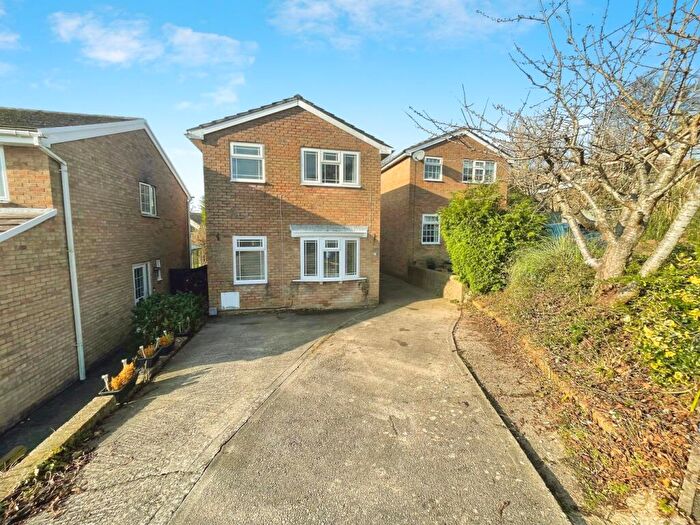 3 Bedroom Detached House For Sale In The Chase, Brackla, Bridgend, CF31