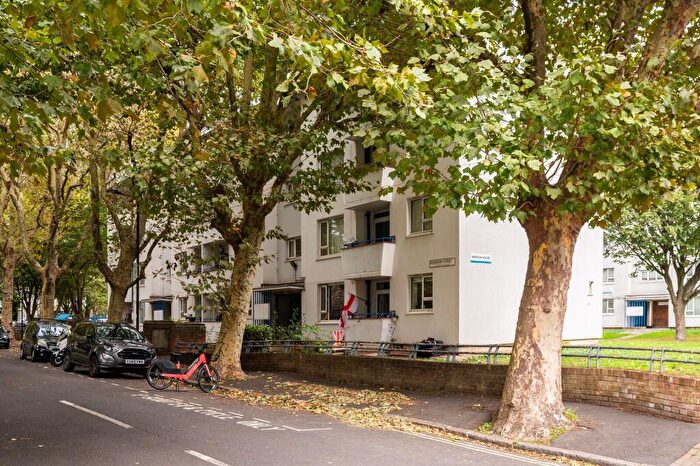 2 Bedroom Flat For Sale In Roseberry Street, Bermondsey, London, SE16