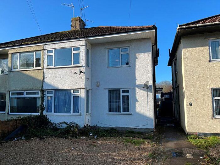 2 Bedroom Flat For Sale In Wharnecliffe Close, Whitchurch, Bristol, BS14