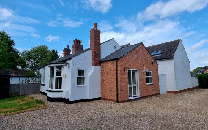 2 Bedroom Semi-Detached Bungalow To Rent In Shutt Lane, Earlswood, Solihull, B94