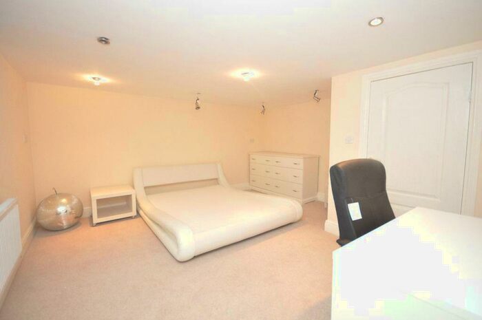 3 Bedroom House To Rent In Lockwood Road, Huddersfield, HD1