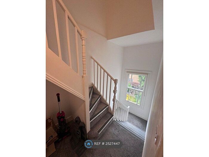 3 Bedroom Flat To Rent In Lewisham, London, SE13