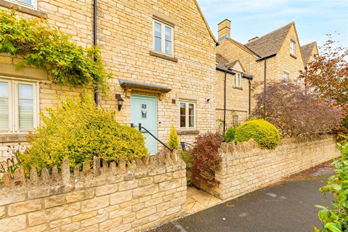 3 Bedroom Property For Sale In Moss Way, Cirencester, GL7
