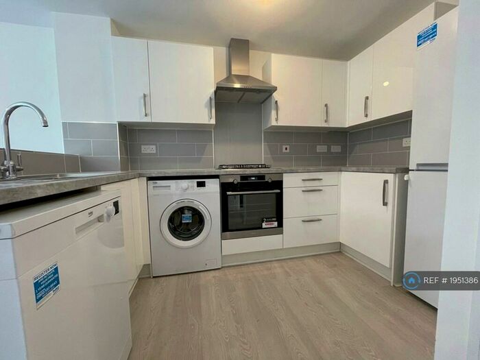 5 Bedroom End Of Terrace House To Rent In Stratford House Road, Birmingham, B5