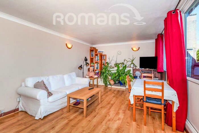 2 Bedroom Apartment To Rent In Ward Royal, SL4