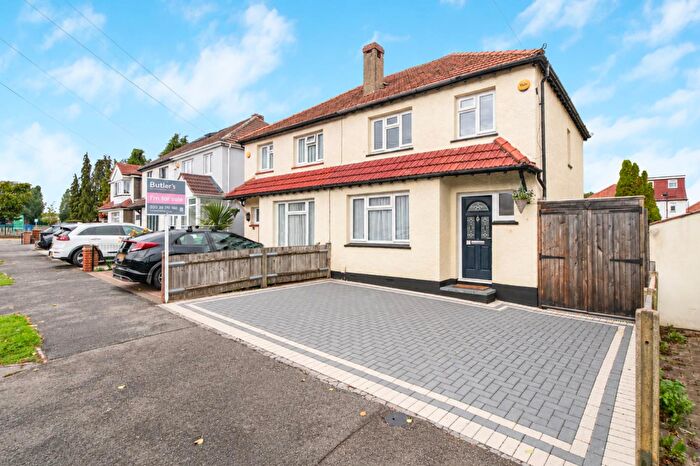 3 Bedroom Semi Detached House For Sale In Farmington Avenue, Sutton, SM1