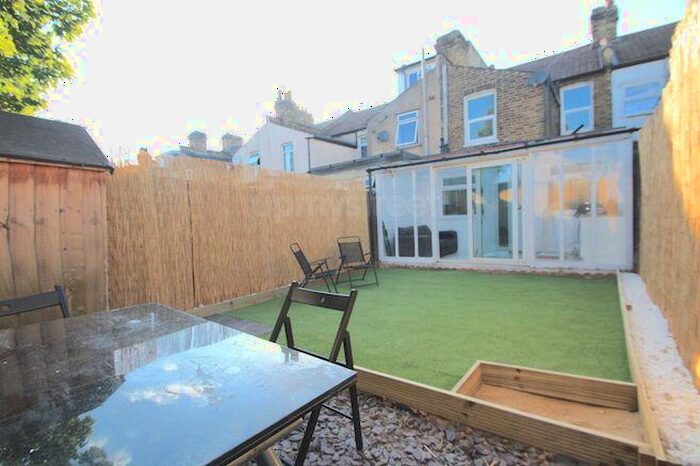 4 Bedroom Terraced House To Rent In Corporation Street, Stratford, E15