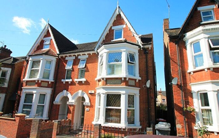 3 Bedroom Flat To Rent In Foster Hill Road, Bedford, MK41