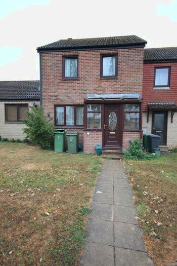 3 Bedroom Terraced House To Rent In Fleet Way, Shalfleet, PO30