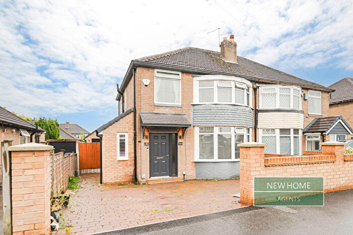 3 Bedroom Semi-Detached House For Sale In Kingswear Crescent, Leeds, LS15