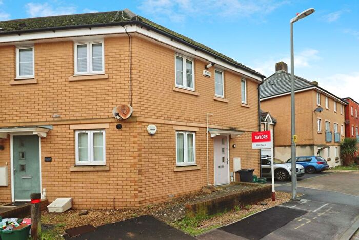2 Bedroom Flat For Sale In Arnold Road, Mangotsfield, Bristol, BS16