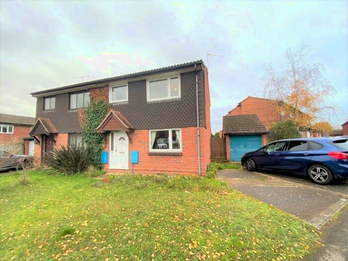 3 Bedroom Semi-Detached House To Rent In Tamar Way, Wokingham, Berkshire, RG41