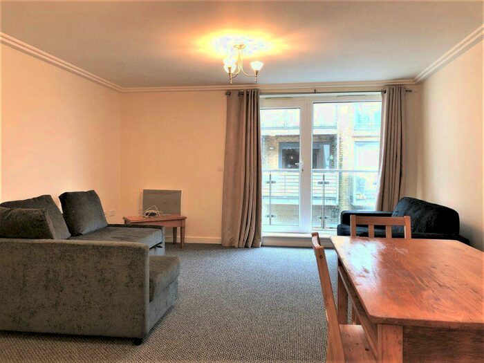 3 Bedroom Flat To Rent In Sheffield Court -, P14