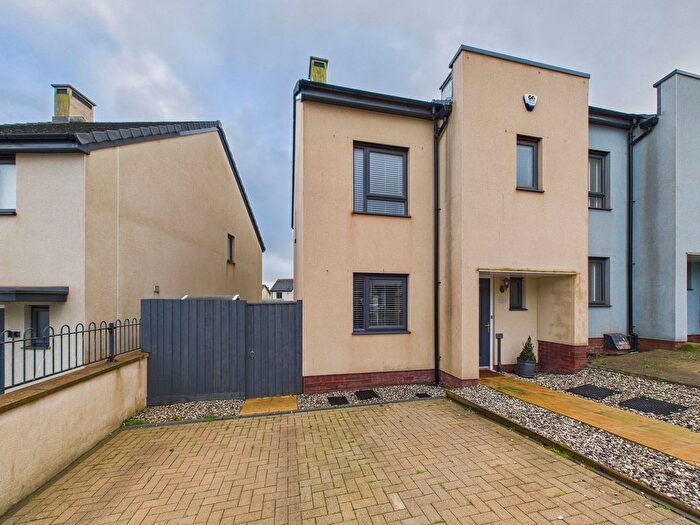 3 Bedroom Semi Detached House For Sale In Eight Acre Drive, Paignton, TQ4